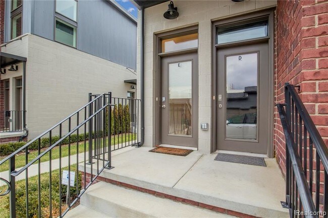 Building Photo - 1220 Diamond Court