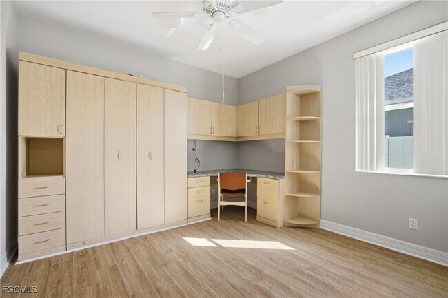 Building Photo - 1012 SE 5th Terrace