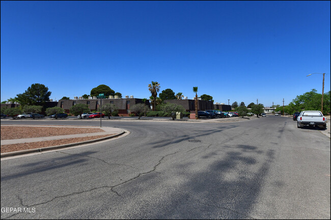 Building Photo - 6915 Pamlico Dr