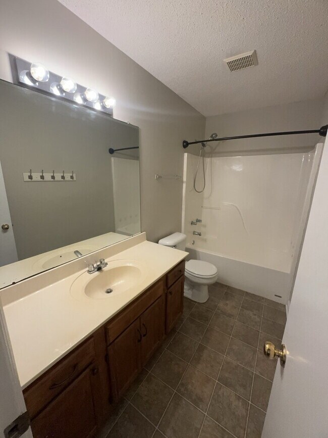 Building Photo - 121 Suffolk Cir