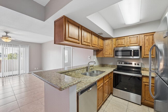 Building Photo - 540 N May