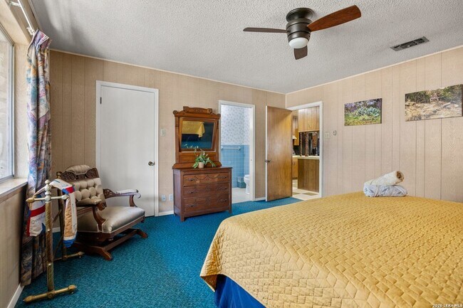 Building Photo - 118 Buffalo Springs Crossing