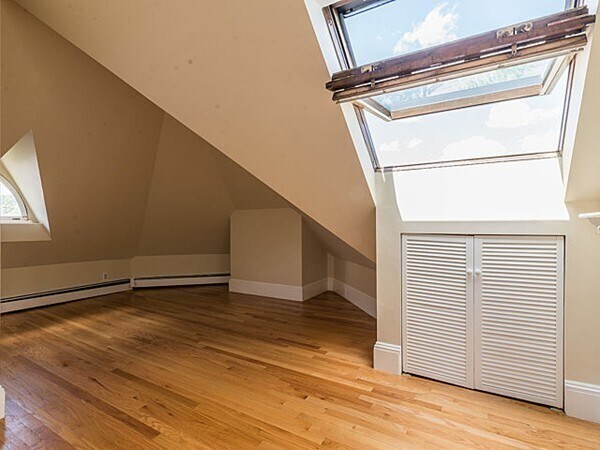 Building Photo - 832 Belmont St