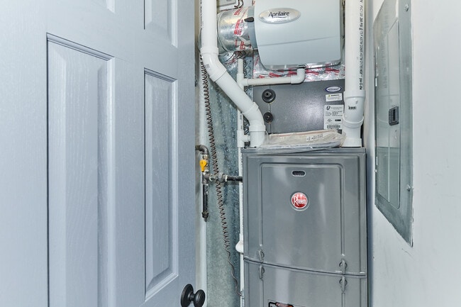 Building Photo - 5709 W Seminole St