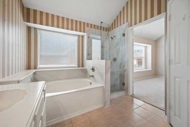 Building Photo - 7700 Glenoaks Dr