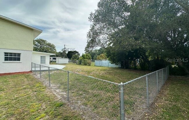 Building Photo - 3912 5th St Cir E