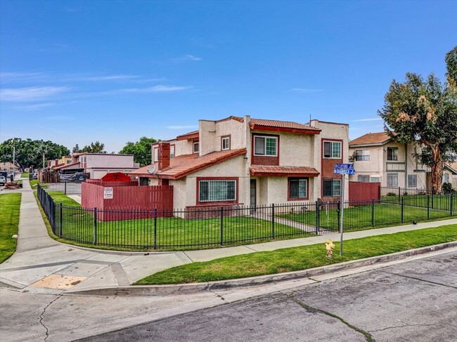Building Photo - 1046 N Clifford Ave