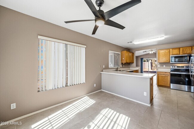 Building Photo - 858 E Monterey St