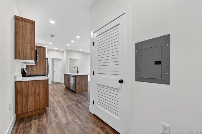 Building Photo - 19 Welling Pl