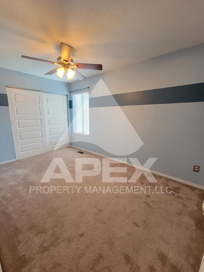 Building Photo - Beautiful 2Bd - 1.5 Bath Condo in West Kno...