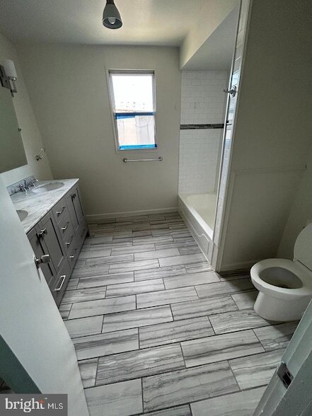 Building Photo - 2637 Latona St