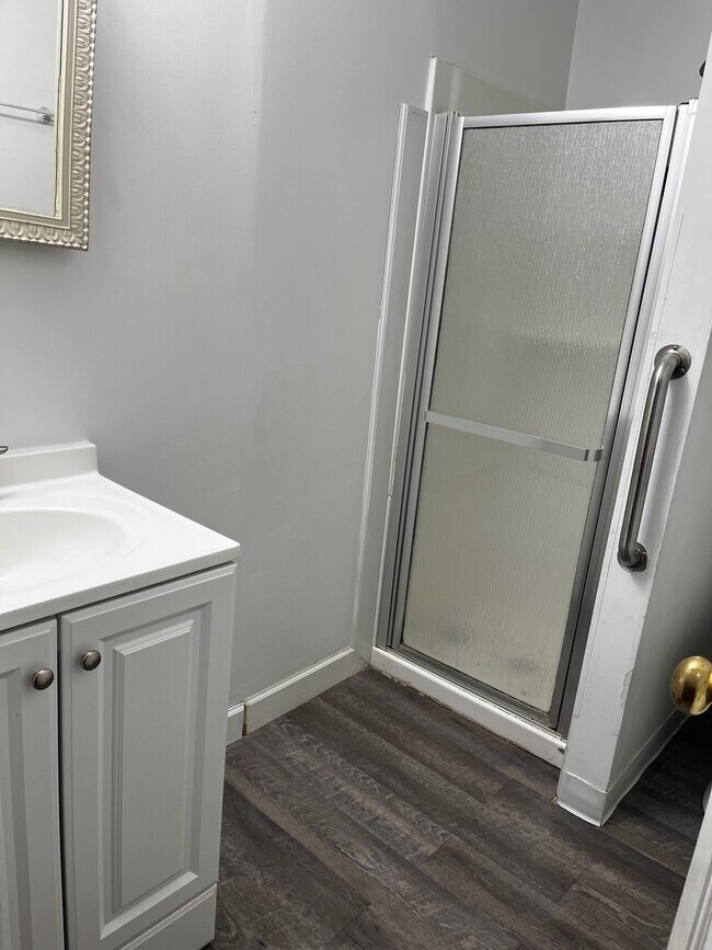 Building Photo - 12th Street Luxurious Suite
