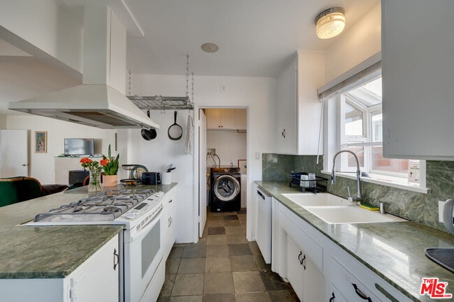 Building Photo - 8305 Colegio Dr