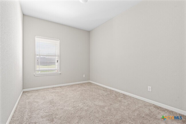 Building Photo - 6117 Verde Dr