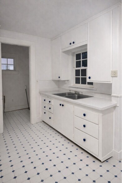 Building Photo - 1203 SW 10th Ave