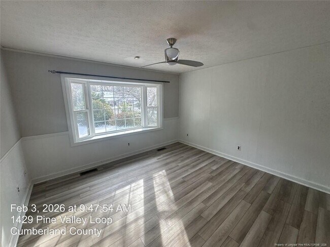 Building Photo - 1429 Pine Valley Loop