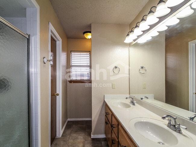 Building Photo - 8824 NW 85th St