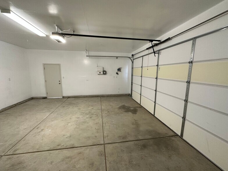 Building Photo - 3415 W Good Ave