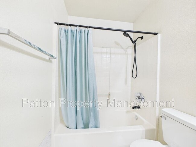 Building Photo - 1111 Pikes Peak Dr