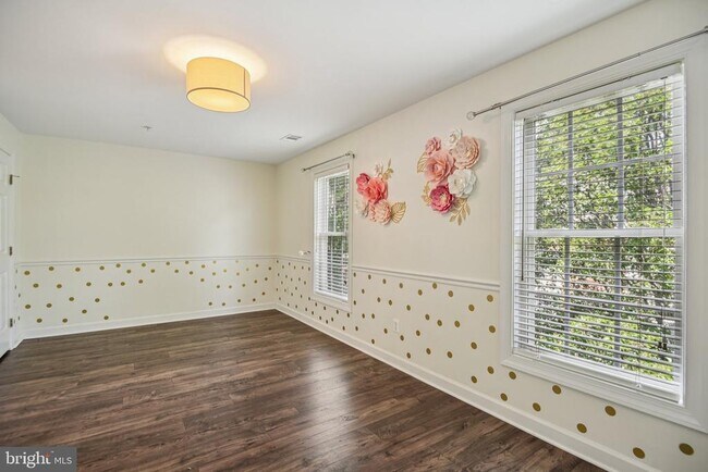 Building Photo - 8154 Skelton Cir
