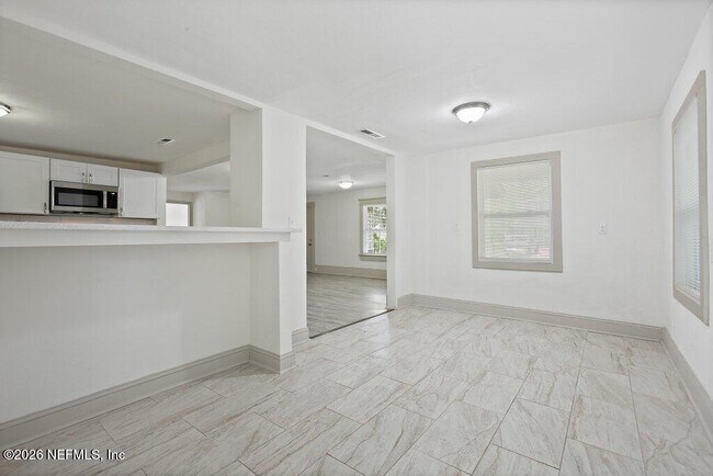 Building Photo - 3058 Rosselle St