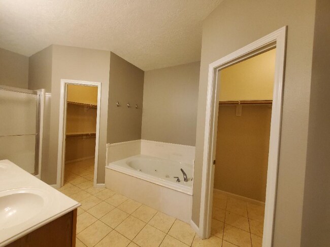 Building Photo - 183 Melody Ln