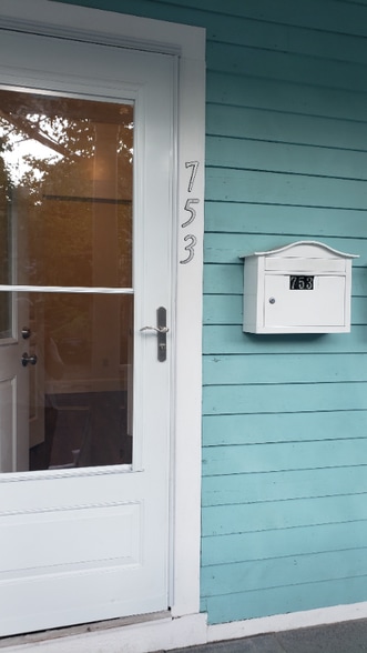 Building Photo - 753 Winchester Ave