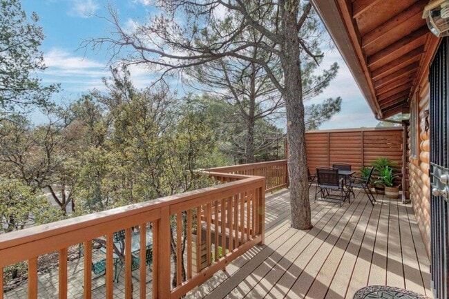 Building Photo - Adorable 2 bed / 1 bath Log Cabin