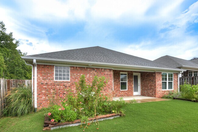 Building Photo - 2110 Red Maple Terrace