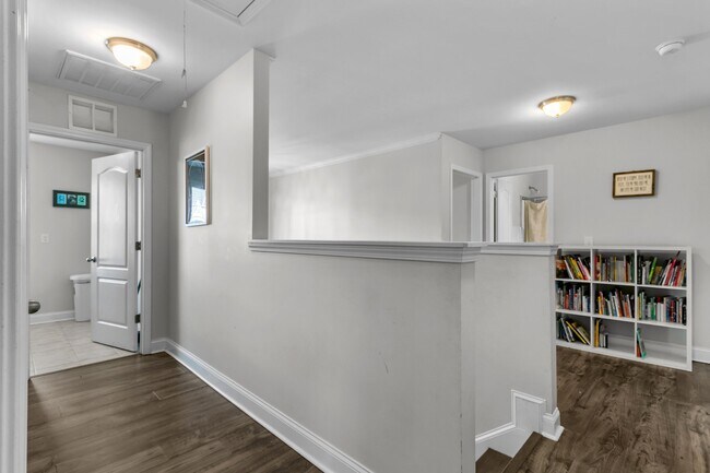 Building Photo - 230 Parrish Ln