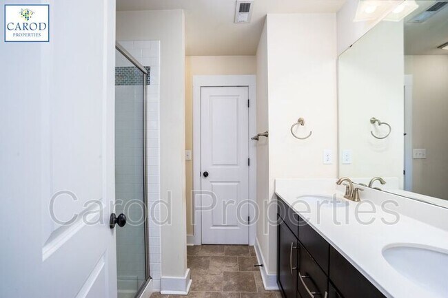 Building Photo - 3840 Willow Green Pl