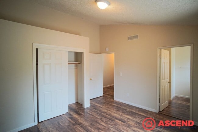 Building Photo - Lovely Home in East Bakersfield!