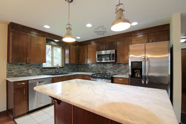 Building Photo - 4 Bedroom, 2 Bath Home in Pasco
