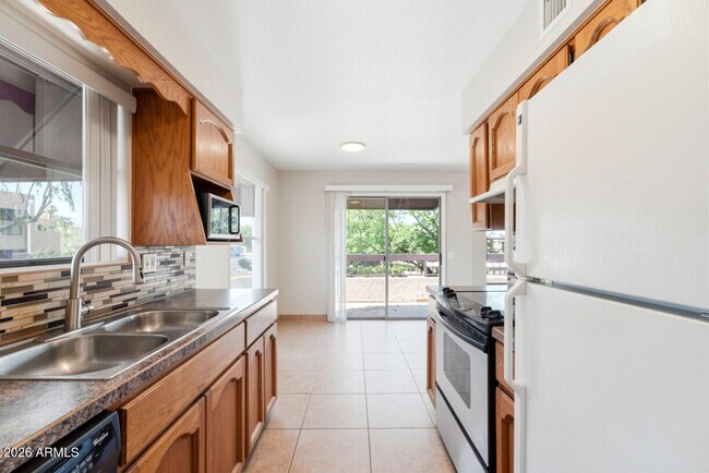 Building Photo - 16657 E Gunsight Dr