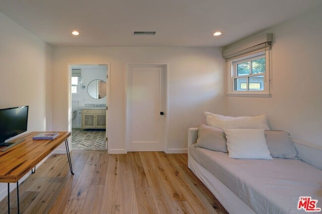 Building Photo - 2310 Laguna Cir Dr