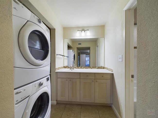 Building Photo - 7685 Northcross Dr