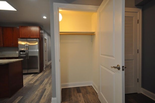 Building Photo - 622 E Oakwood Blvd