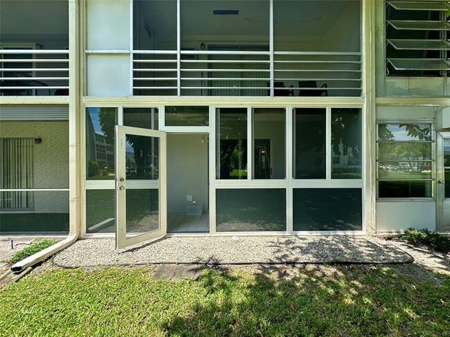 Building Photo - 254 Newport P