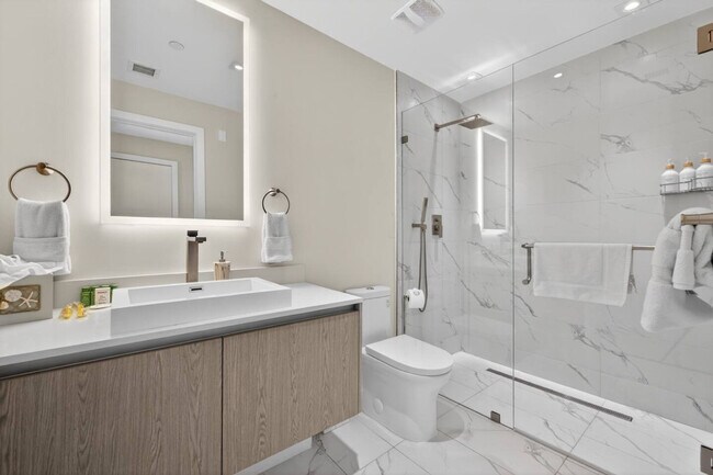 Building Photo - 3100 N Ocean Dr