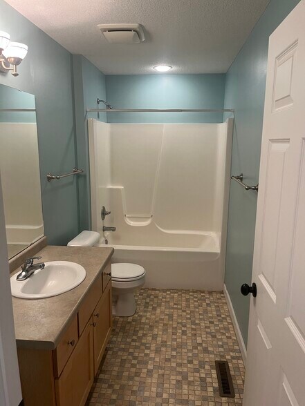 Upstairs Bathroom - 1736 Bennett St