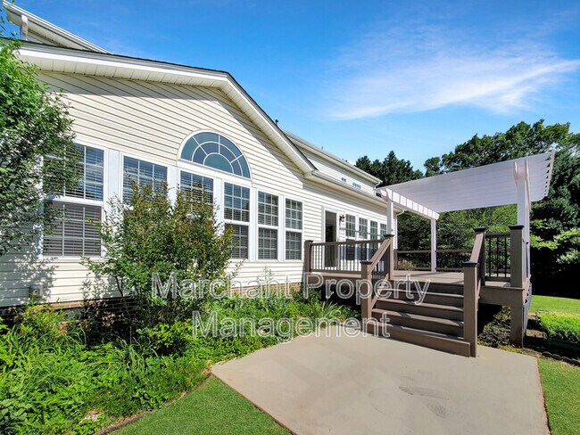 Building Photo - 15 Silverthorn Ct