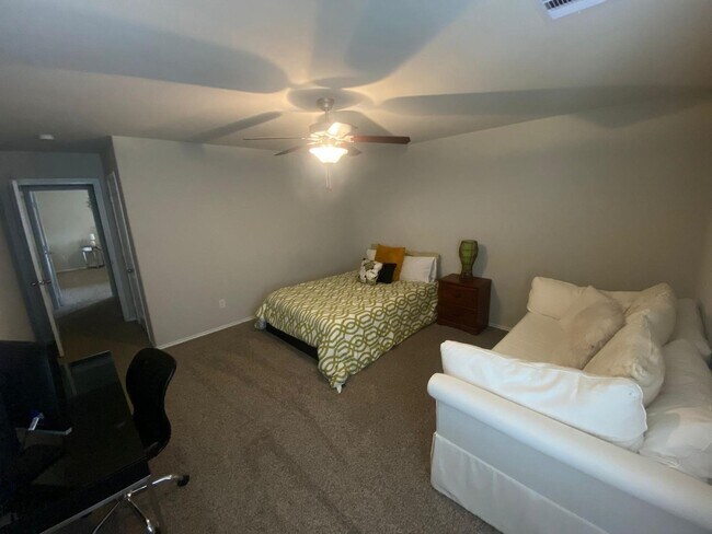 Building Photo - 24207 Oakdale Hls