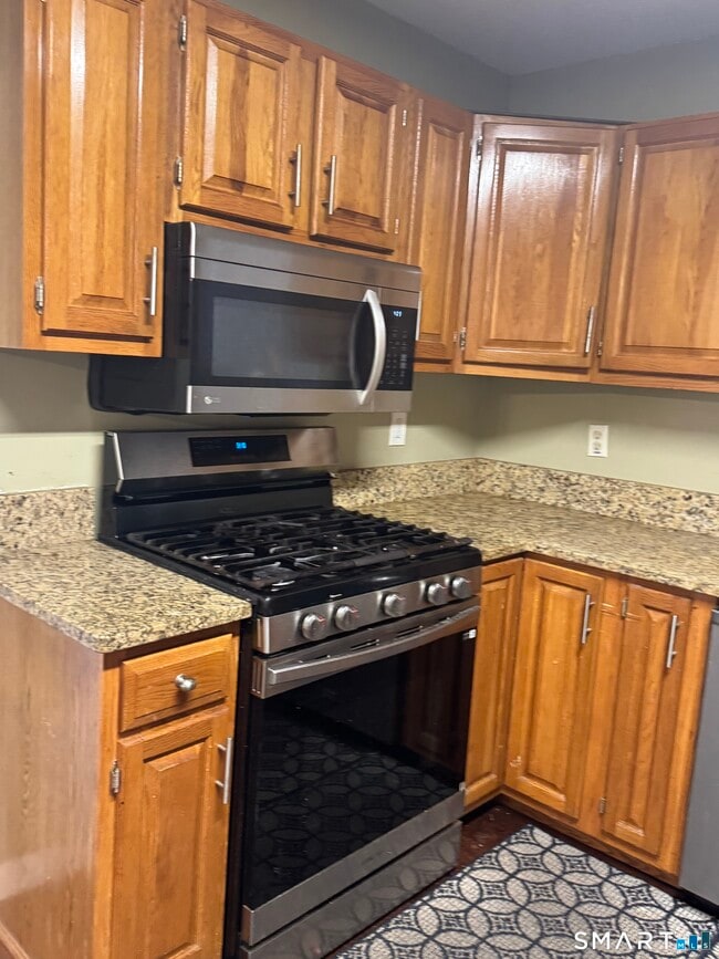 Building Photo - 7 Bittersweet Ln