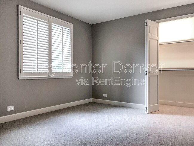 Building Photo - 1010 S Fillmore Way