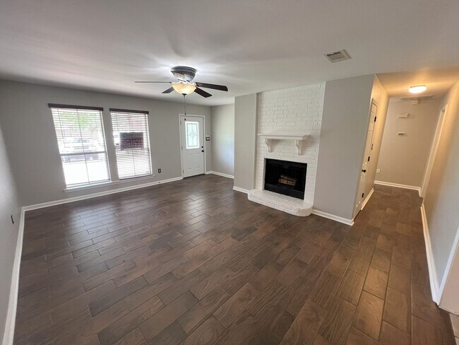 Building Photo - 522 Fawn Lake Dr