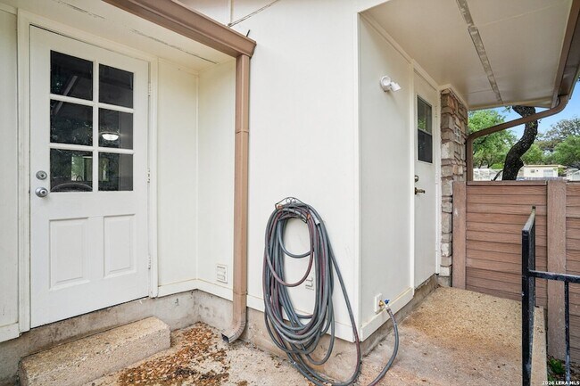 Building Photo - 6106 Vance Jackson Rd