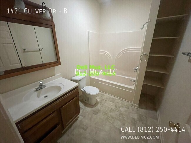 Building Photo - 1421 Culver Dr