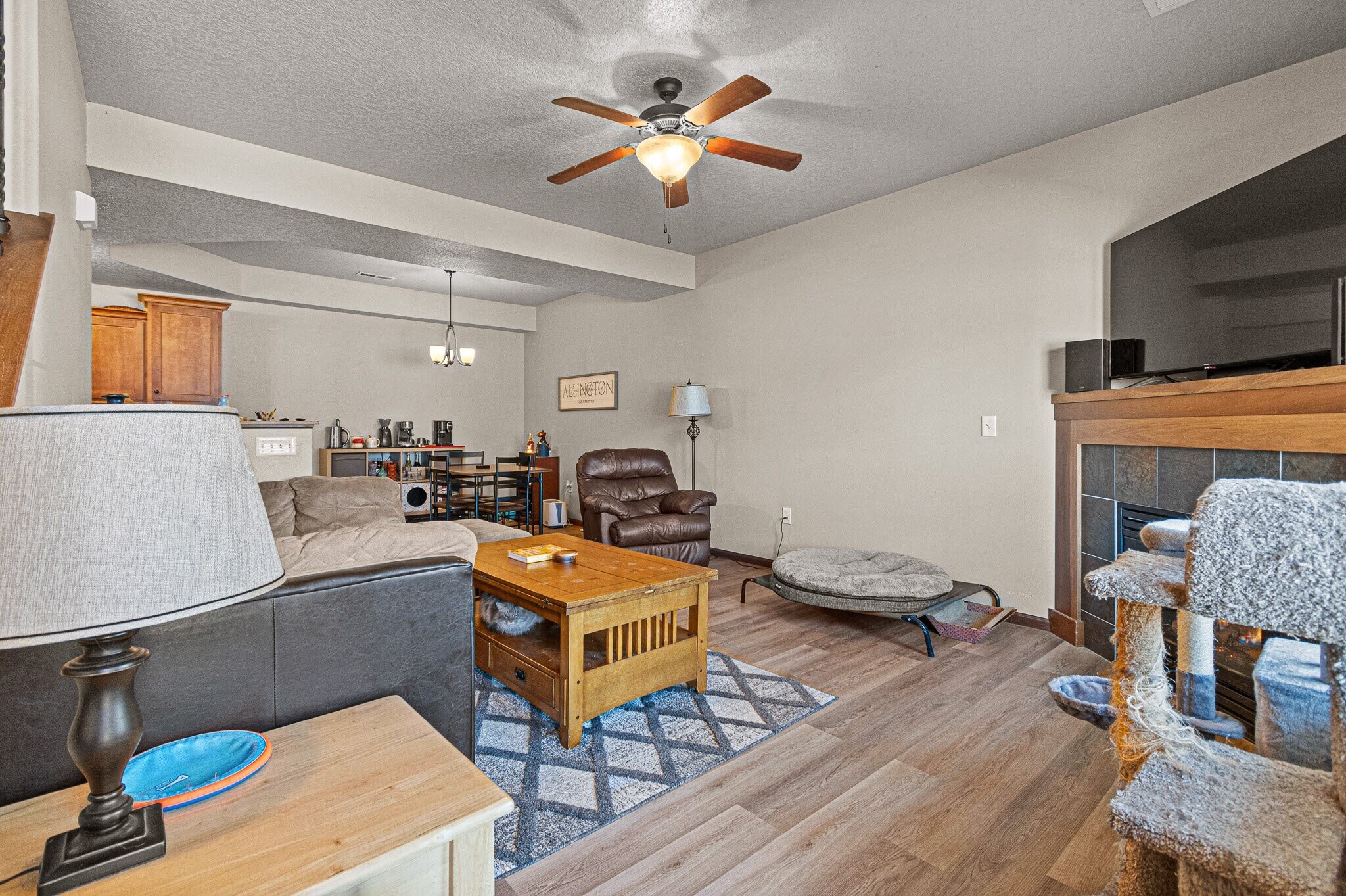 Building Photo - 1556 Burr Dr