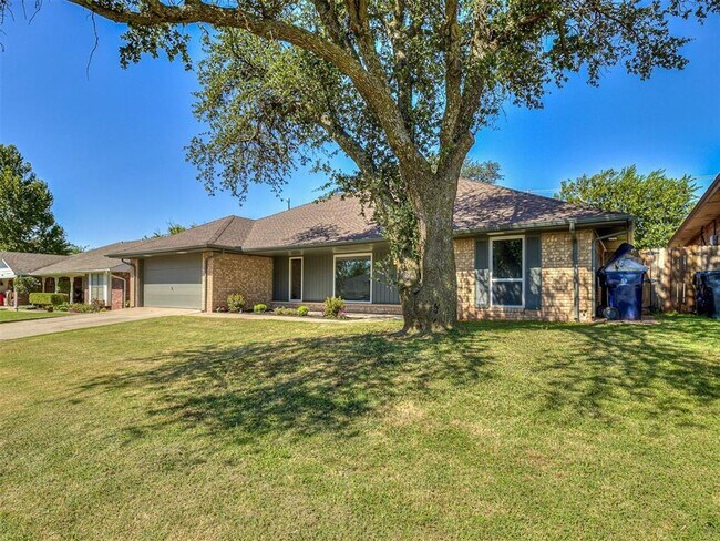 Building Photo - Look at this beautiful home!! 4 bed, 3 full baths!