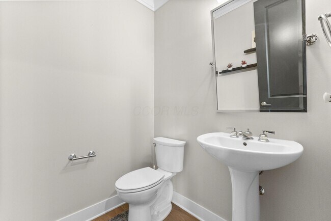 Building Photo - 293 Auden Ave